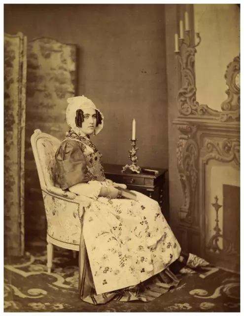 France, Arles, jeune femme habillée en costume régional Vintage albumen print,