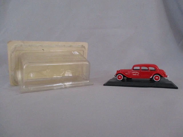 Ag591 Universal Hobbies 1/43 Citroen Traction 11 Familiale 1955 Sapeurs Pompiers