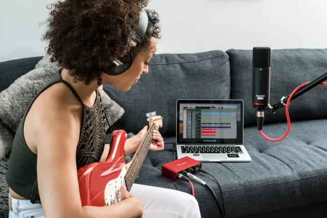 Focusrite Scarlett Solo Studio 3rd Gen. Kit Avec Carte Son Micro Et Bonnet 6