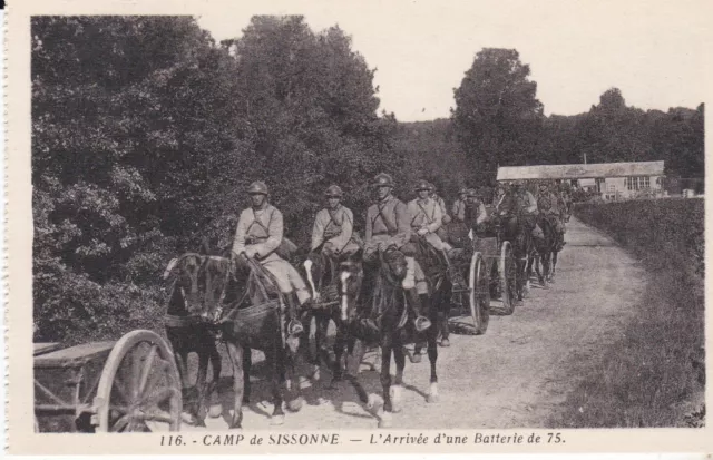 Cpa Camp De Sissonne L' Arrivee D' Une Batterie De 75