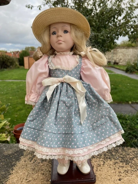 Poupée porcelaine mundia - France