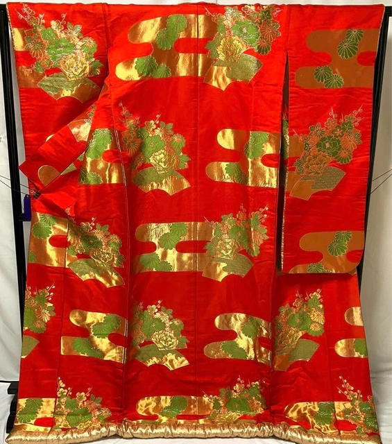 Japanese Kimono Uchikake Luxurious Wedding Embroidery Pure Silk Red Flower K570