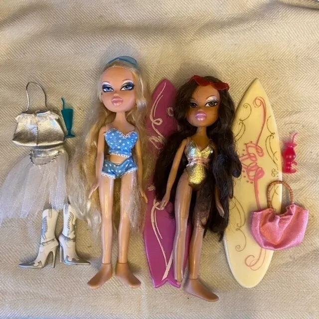 MGA Entertainment Bratz Spring Break Series 10 Inch Doll Set - YASMIN with  2 Swimsuits, 2 Shoes, Sunglasses, Handbag, Surfboard & Beach Accessory