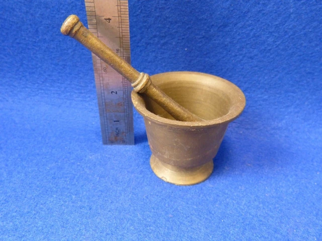Mortero de bronce vintage con Pestel