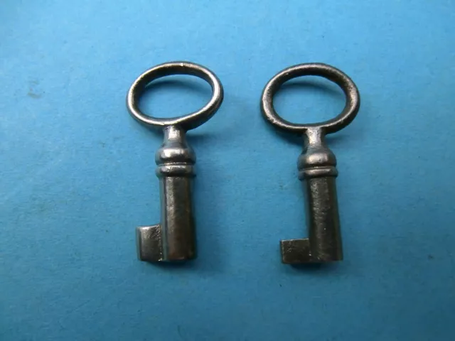 ALTE SCHLÜSSEL - 2 kleine alte Schlüsselchen - Hohlschlüssel EUR 4,60 -  PicClick DE