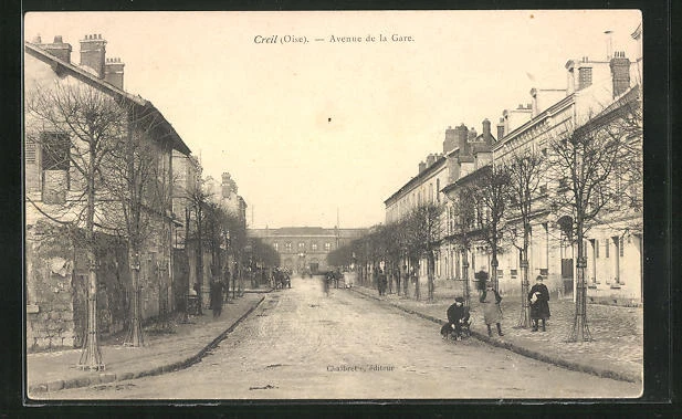 CPA Creil, Avenue de la Gare, street view with La Gare