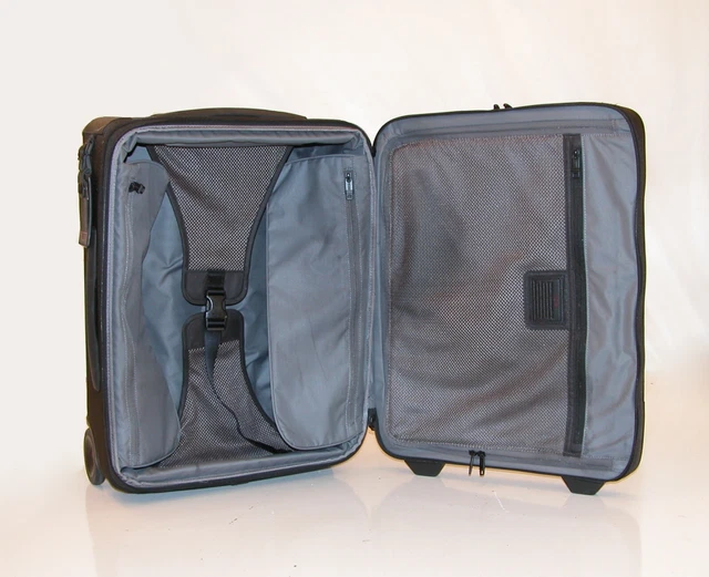 TUMI Alpha 2 Continental 21" Expandable 2 Wheeled Carry-On ~ 22021 D2 - GREAT 8
