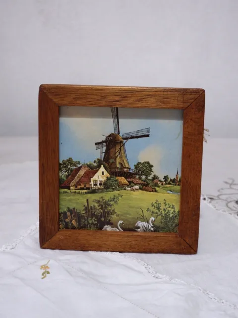 Handdekorierte bunte Windmühle, Tulpen und Schwäne Fliesenplakette Holland