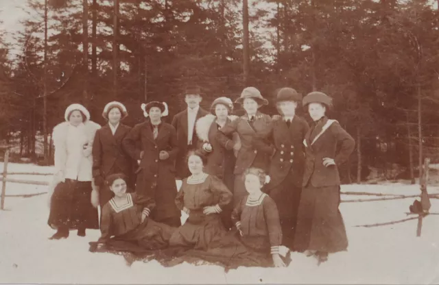 AK - (DR) - Zwönitz - Gruppe m. Frauen im Wald - Echtfoto -25.04.1914