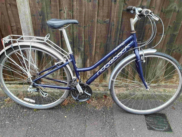 LIGHTWEIGHT RIDGEBACK SPEED Hybrid Bike in good condition with