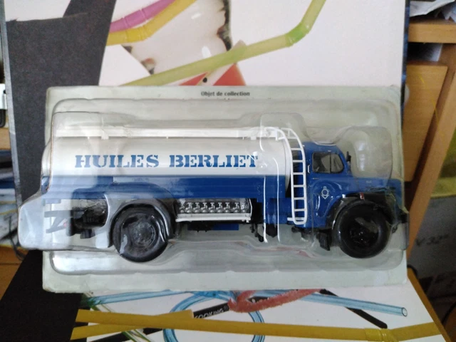 Modèle Berliet GLR8 M2 Citerne à Essence - Échelle 1/43 - Avec Fascicule - Fabriqué En France