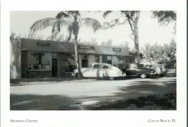 *Florida Postcard-"Small Shopping Center w/Old Cars"  *Cocoa Beach {G310-S3}