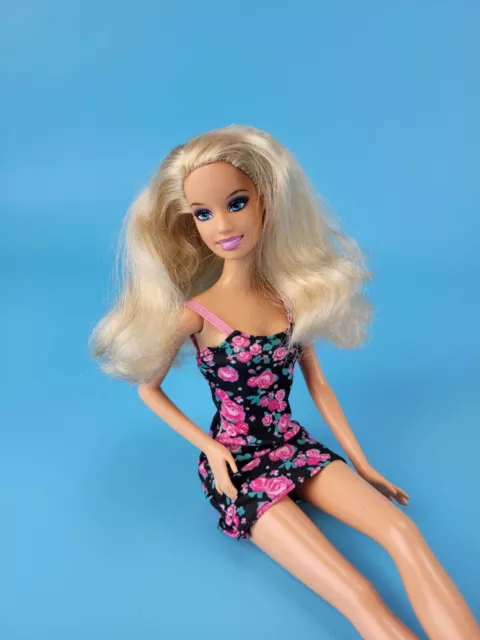 Mattel Fashion Fever Face Barbie Doll Blonde Lip Liner Bendable Knees + Outfit