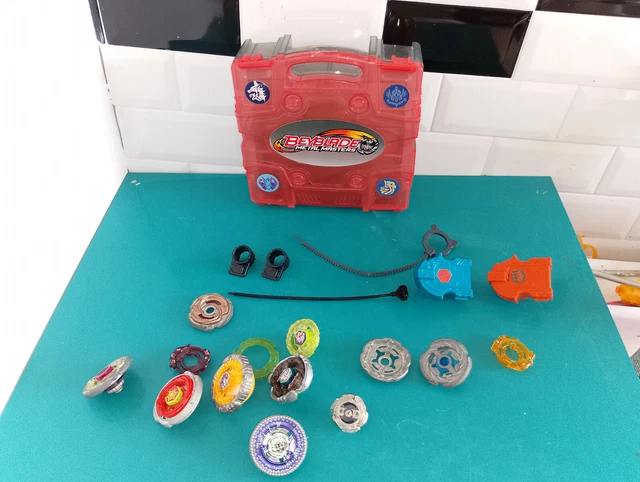 Gros Lot De 22 Toupies Beyblade Hasbro + Lanceurs, Clés Et Pièces Détachées