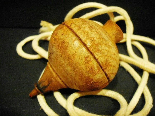 Jeu en Bois Artisanal Fabriqué en France, la Toupie Verte pour enfant et adulte