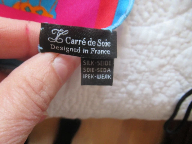Foulard En Soie Carré 85x85 Avec Papillons – Roulotté Main, Occasion En Excellent état