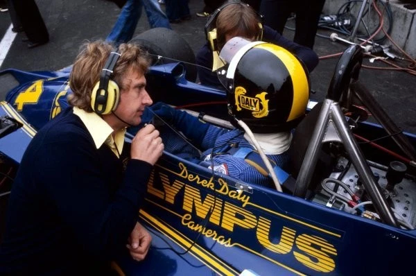 Photo Vintage 1978 – Divina Galica Dans Hesketh 308E Ford – Charlie Whiting