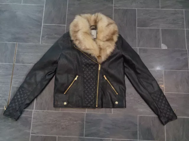 Giacca in finta pelle nera nuova con etichette River Island + colletto in pelliccia rimovibile - 11/12 anni