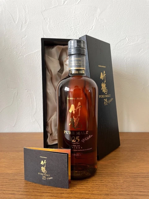 Nikka Taketsuru 25 ans - Pure Malt Whisky, 43% / Vol et 0,7 L (avec boite)