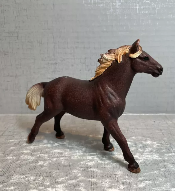 Schleich HORSE #13805 MUSTANG STALLION LIVER CHESTNUT  2015