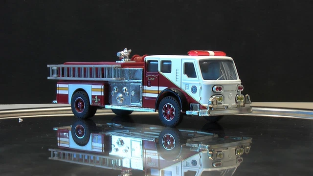 Miniature Corgi 1/50 - Camion Pompier American LaFrance - Denver - Blanc - Neuf