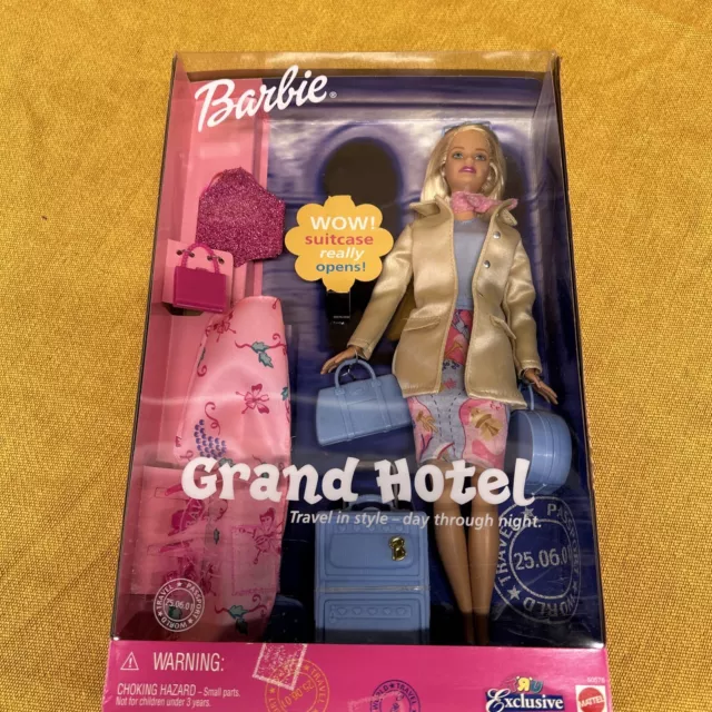 Barbie Grand Hotel Doll and Travel Accessories NRFB 2001 Toy R us Exclusive