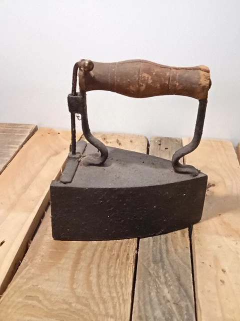 EARLY 19th CENTURY ANTIQUE COAL FLAT IRON