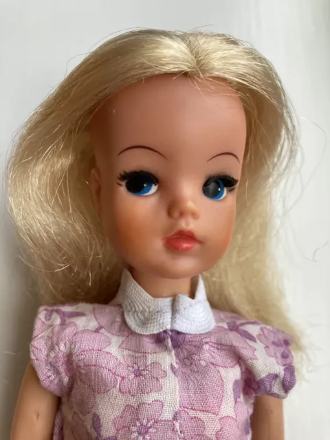 Stunning 1970s hard head rivets Sindy such a pretty doll 033050X