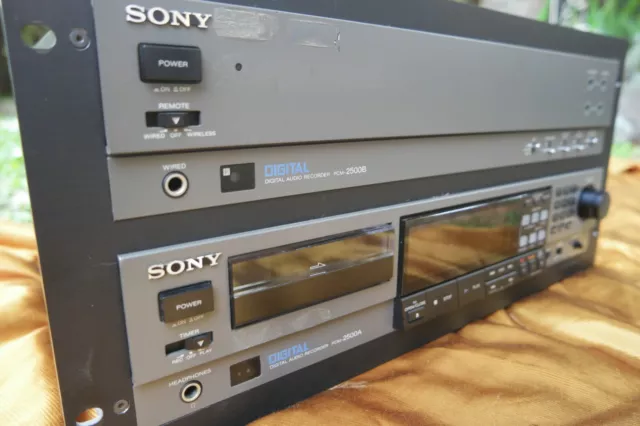 Sony PCM 2500 A und PCM 2500 B Referenz Dat Recorder im Rack, selten