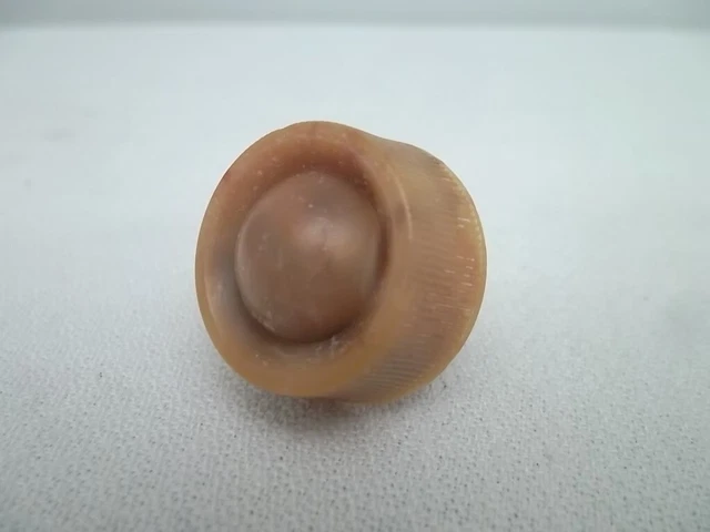 BENDIX TAN/BROWN MARBLED TUBE RADIO KNOB 1/4" D SHAFT 15/16" x 1 1/16" (211) BENDIX TAN/BROWN MARBLED TUBE RADIO KNOB 1/4" D SHAFT 15/16" x 1 1/16" (211)