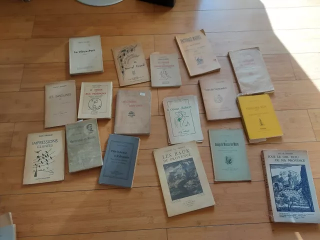 Lot De 17 Livres ,Theme  Sur La Provence ( Mistral , Sicard Etc .... )