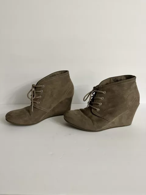 Arizona Jean Co. Beige Faux Suede Ankle Lace Up Wedge Boots size 9M 2
