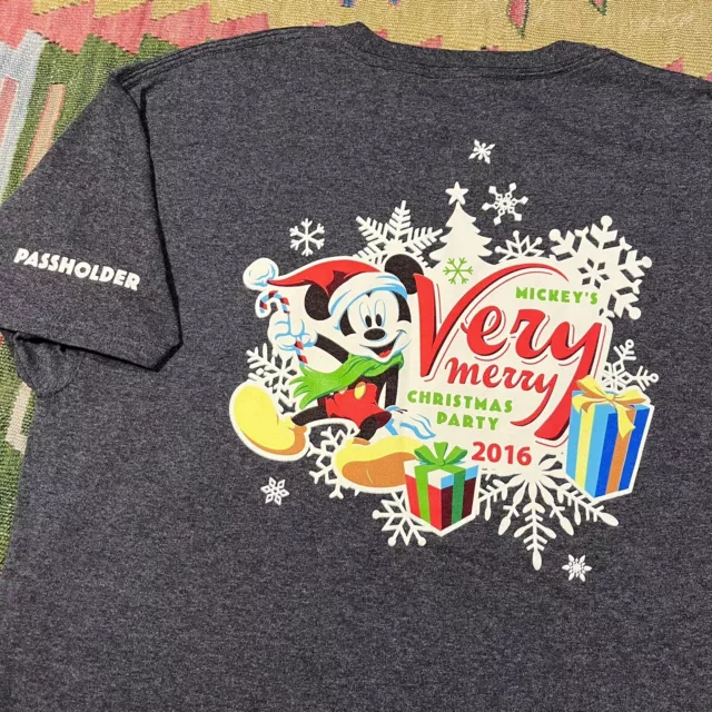 Disney Mickey’s Very Merry Christmas 2016 Passholder Grey T-Shirt Adult Medium