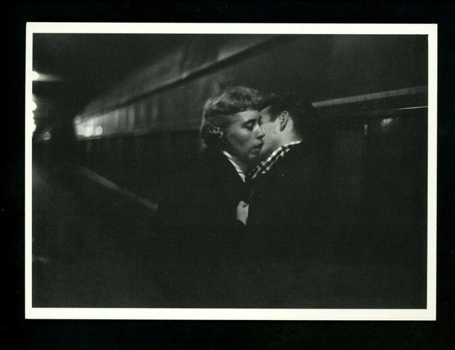Art Photography Postcard Ernst Haas The Kiss New York City 1958 Elysee Museum