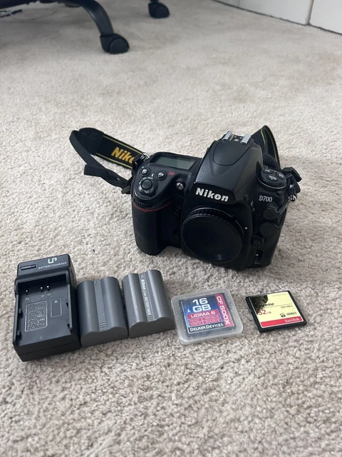 Nikon D700 12.1 MP Digital SLR Camera - Black (Body Only) 3