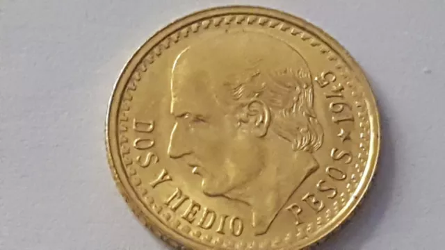 moneda de oro de mexico dos pesos y medio del año 1945