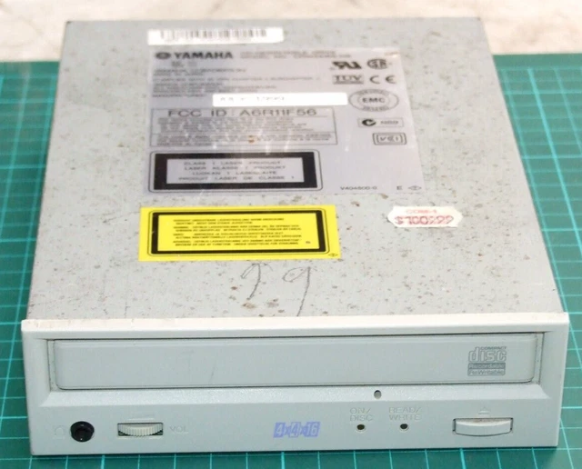 Yamaha SCSI 4x4x16 CD-RW drive CRW4416S-NB CD-Rewritable