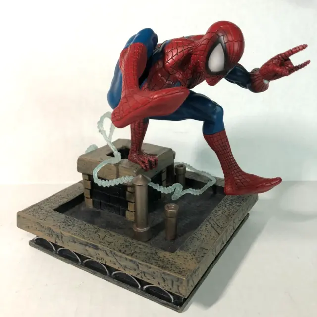 MARVEL - SPIDER-MAN:  1990s Gallery PVC Diorama Statue Fig Diamond Select Toys