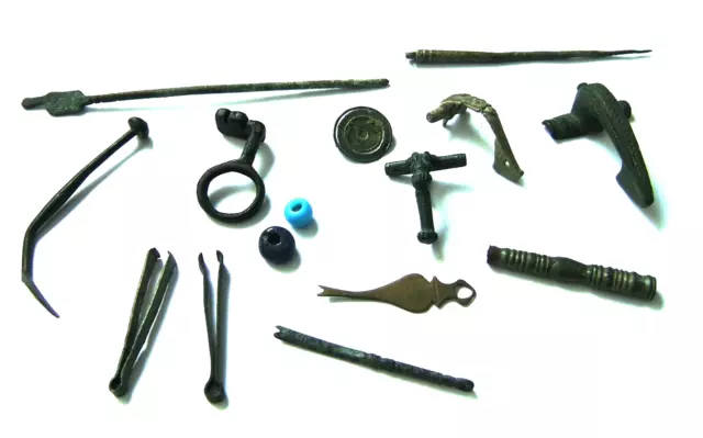 Group of Assorted Roman Artefacts: Oxfordshire M/D Finds