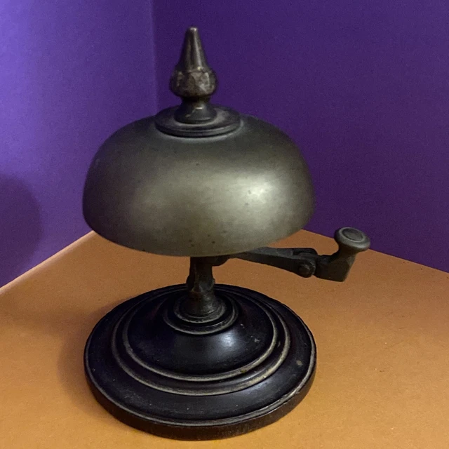 Cloche Vintage En Laiton Antique Pour Comptoir Hôtel, Réception Ou Bureau - Style Rétro