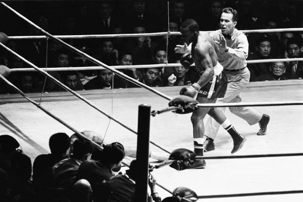 champion-eddie-perkins-of-the-united-states-knocks-out-challeng-1964