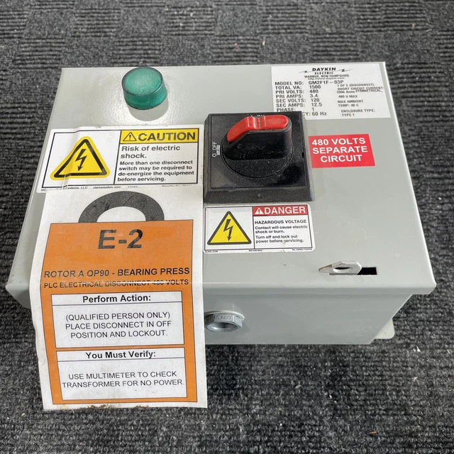 Daykin Electric Transformer Disconnect Model GM2F1F-03P w/ Fuses