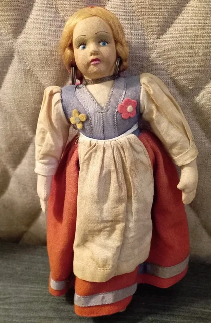 Poupée Ancienne GRETEL La Petite Alsacienne En Porcelaine - Collection Rare