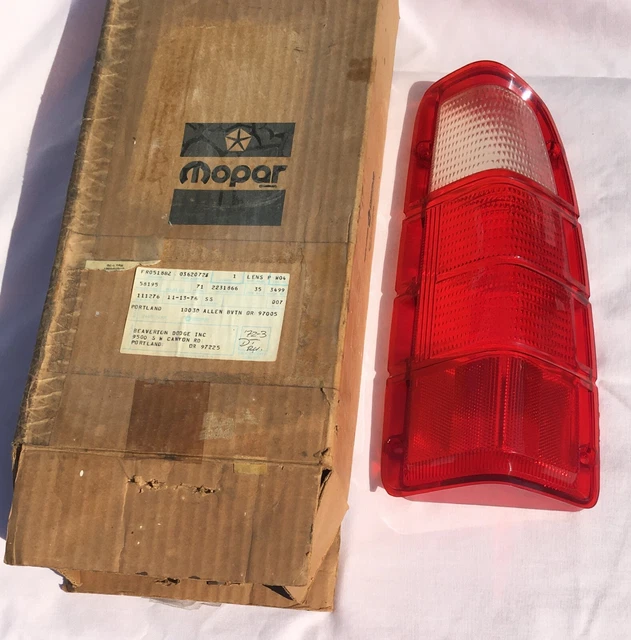 NOS 1972-73 Dodge Truck tailight lens right Sweptline