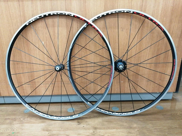 Roues De Vélo De Route Campagnolo Nucleon Occasion - 700c, 9 Vitesses, Freinage Sur Jante, Fabrication Italie