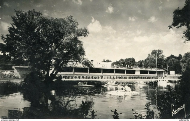 9894 cpsm 91 Brunoy - La Piscine