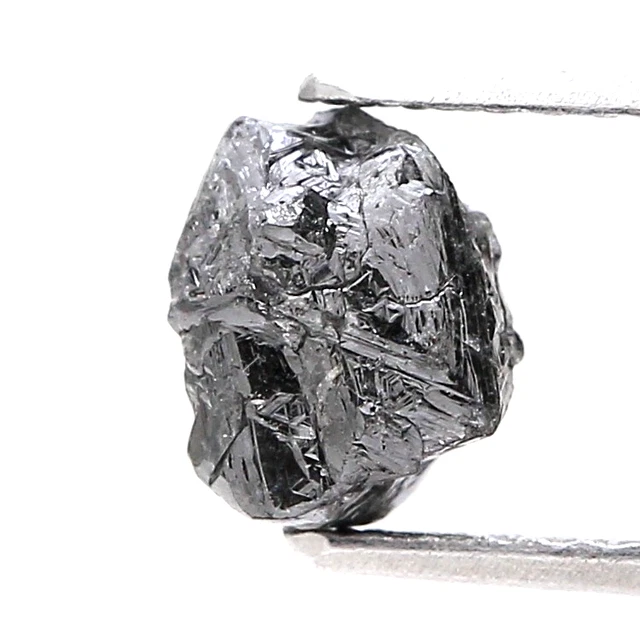 1 PIÈCE DE diamant noir taillé en triangle de 1,00 ct, diamant noir