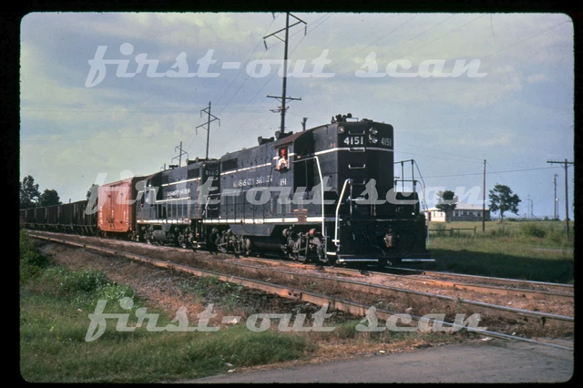D DUPLICATE SLIDE - Kansas City Southern KCS 4151 GP-7 Action on Freight