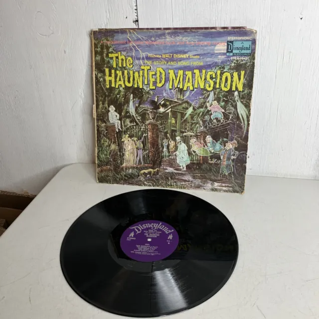 Disney The Haunted Mansion STER-3947 Vinyl with Illustrated Book