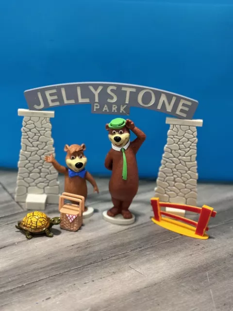 Hanna Barbera YOGI BEAR Deluxe Figure Set Jellystone Park